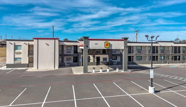 Super 8 BY Wyndham Lubbock Airport