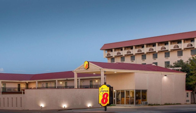 Super 8 by Wyndham Lubbock Civic Center North