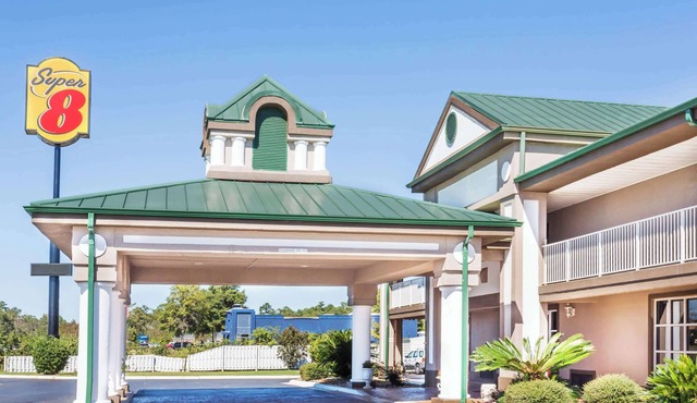 Super 8 by Wyndham Marianna I-10