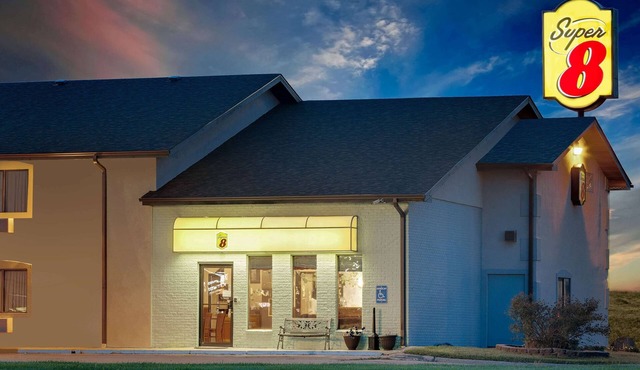 Super 8 by Wyndham Marshall