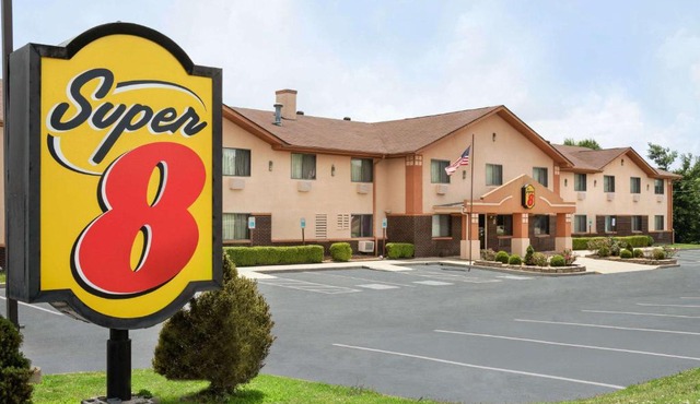 Super 8 by Wyndham Mayfield