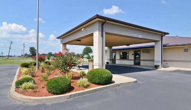 Super 8 by Wyndham McGehee