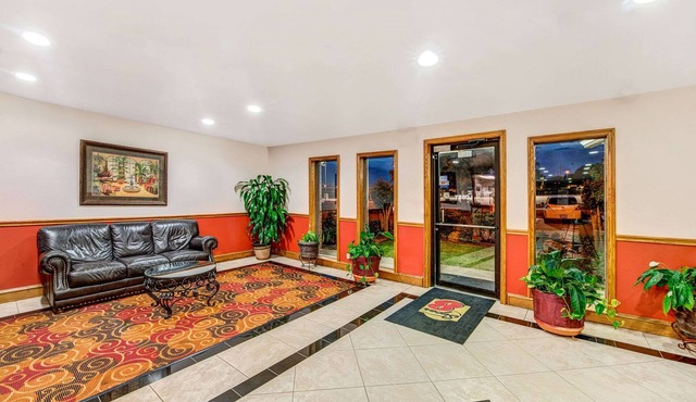 Super 8 by Wyndham McKinney/Plano Area