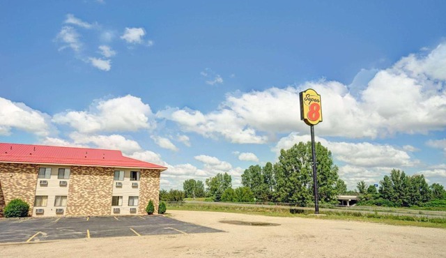 Super 8 by Wyndham Melrose