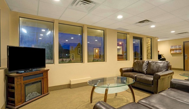 Super 8 by Wyndham Melrose
