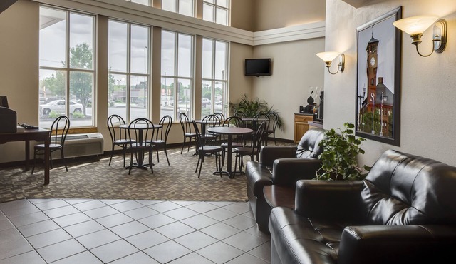 Super 8 by Wyndham Menomonie WI