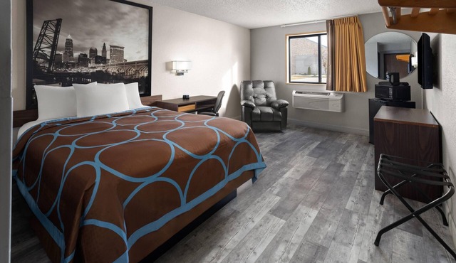 Super 8 by Wyndham Mentor/Cleveland Area