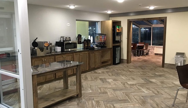 Super 8 by Wyndham Meridian