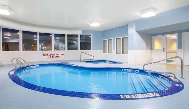 Super 8 by Wyndham Midland