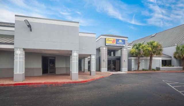Super 8 by Wyndham Mobile I-65
