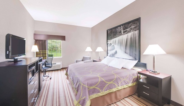 Super 8 by Wyndham Monett