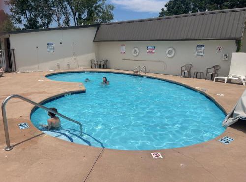 Super 8 by Wyndham Monroe