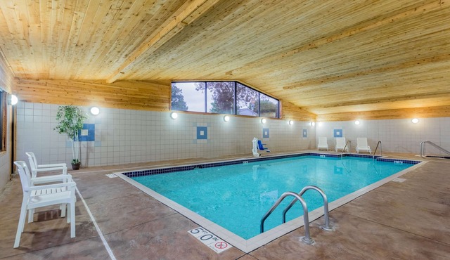 Super 8 by Wyndham Monroe WI