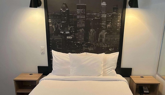 Super 8 by Wyndham Montreal