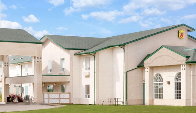 Super 8 by Wyndham Morden