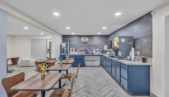 Super 8 by Wyndham Morganton
