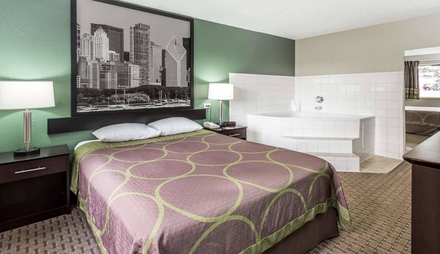 Super 8 by Wyndham Mundelein/Libertyville Area