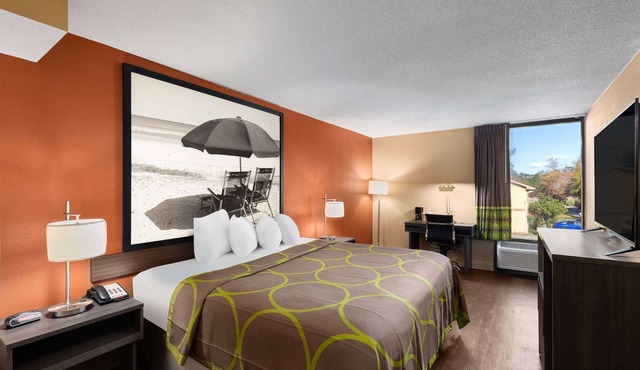 Super 8 by Wyndham Myrtle Beach/Market Common Area
