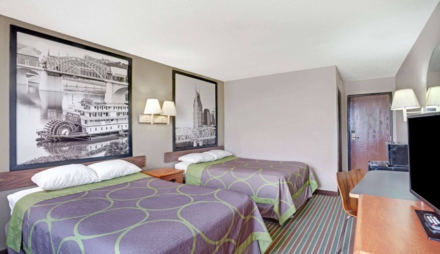 Super 8 by Wyndham Nashville/Dntn/Opryland Area