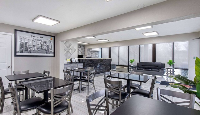 Super 8 by Wyndham Nashville West