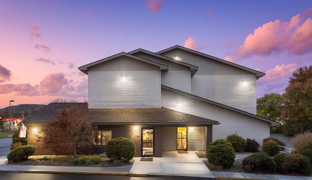 Super 8 by Wyndham New Stanton