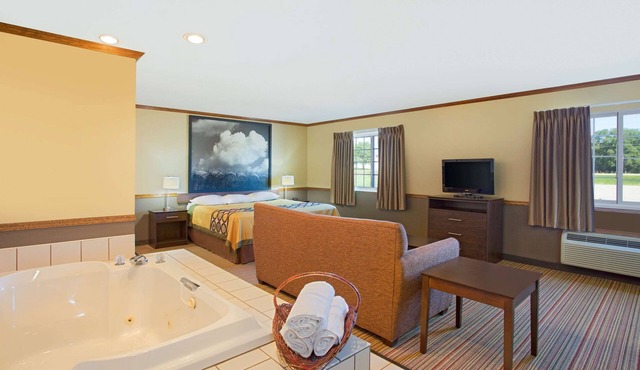 Super 8 by Wyndham New Hampton