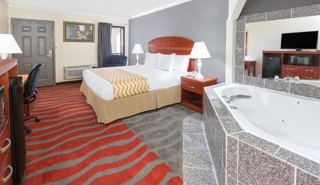 Super 8 by Wyndham Noman West
