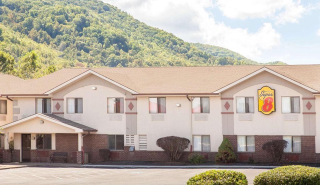 Super 8 by Wyndham Norton VA