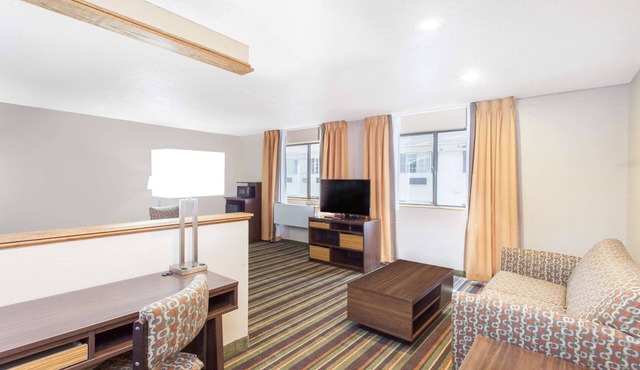 Super 8 by Wyndham Norton VA