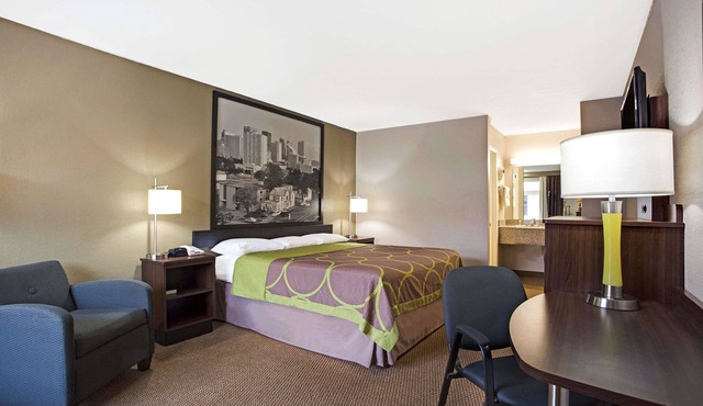 Super 8 by Wyndham Oklahoma/Frontier City