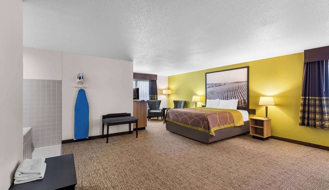 Super 8 by Wyndham Oelwein