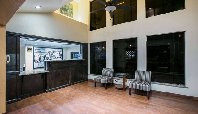 Super 8 by Wyndham Oklahoma Airport Fairgrounds West