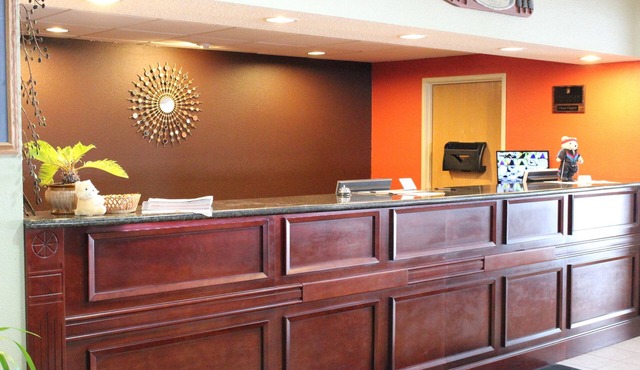 Super 8 by Wyndham Osseo WI