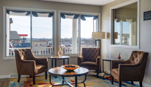 Super 8 by Wyndham Owatonna