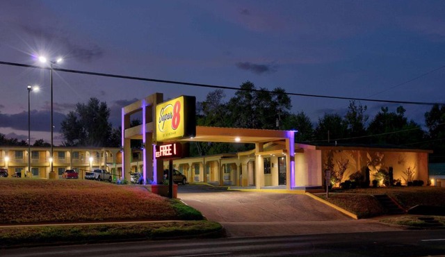 Super 8 by Wyndham Palestine TX