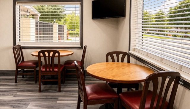 Super 8 by Wyndham Pasadena