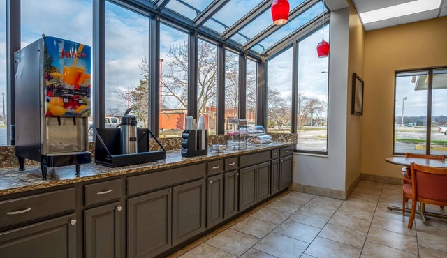 Super 8 by Wyndham Perrysburg/Toledo