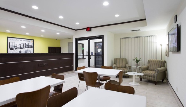 Super 8 by Wyndham Petersburg