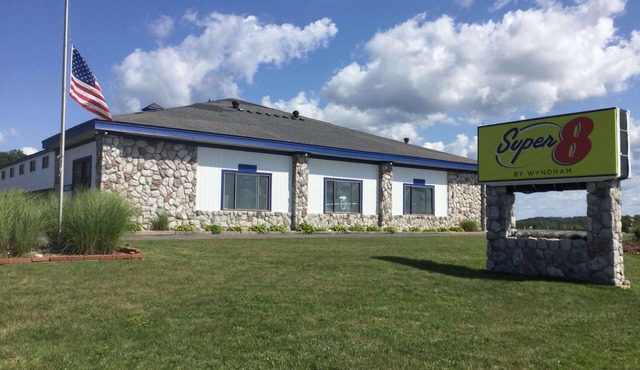 Super 8 by Wyndham Petoskey