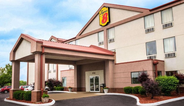 Super 8 by Wyndham Pevely