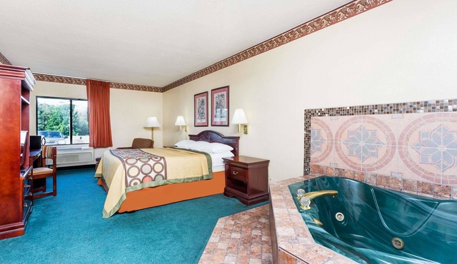 Super 8 by Wyndham Piedmont Greenville Area