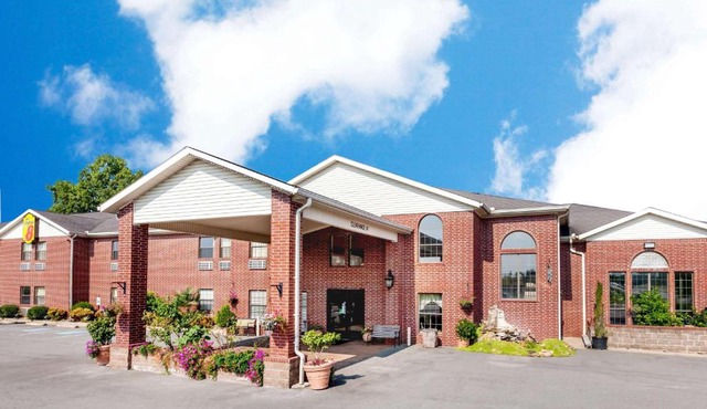 Super 8 by Wyndham Pine Bluff