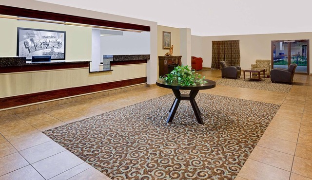 Super 8 by Wyndham Plainview