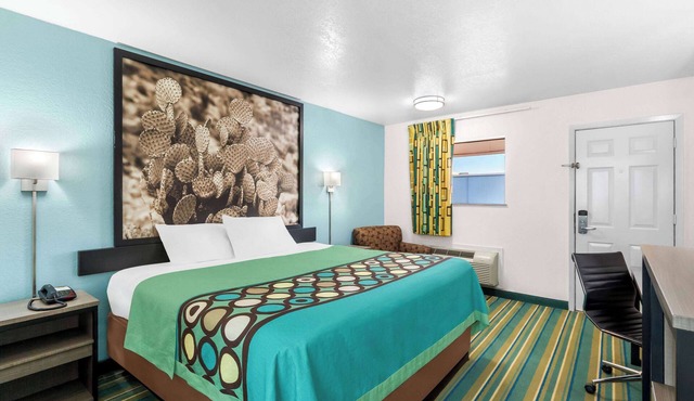 Super 8 by Wyndham Pleasanton