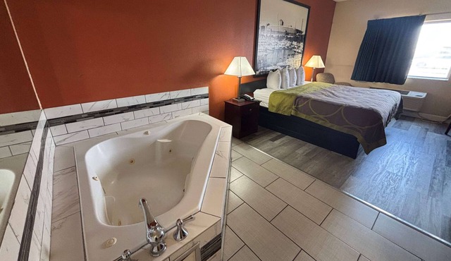Super 8 by Wyndham Pontoon Beach IL/St. Louis MO Area