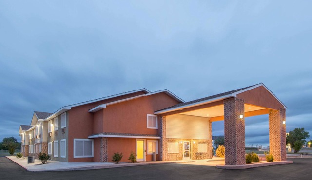 Super 8 by Wyndham Portales
