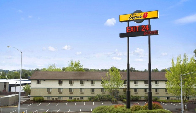 Super 8 by Wyndham Portland Airport