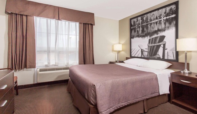 Super 8 by Wyndham Red Lake ON