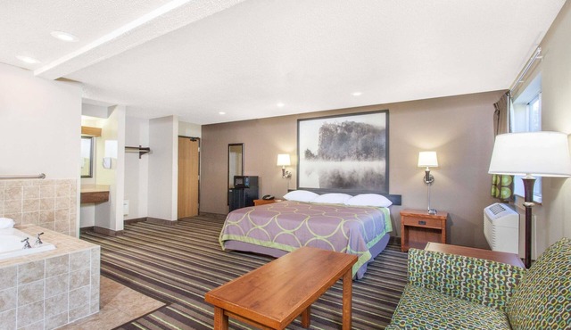 Super 8 by Wyndham Richlands/Claypool Hill Area