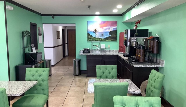 Super 8 by Wyndham Riverside/Kansas City